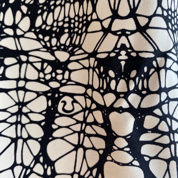 Lululemon Power Y lined Tank in Glacier Lace pattern - Picture 3 of 7